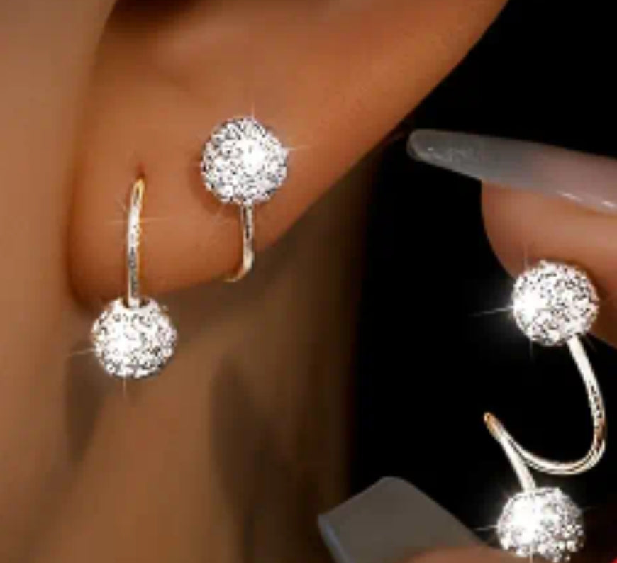 Gümüş küpe kulak aksesuarı