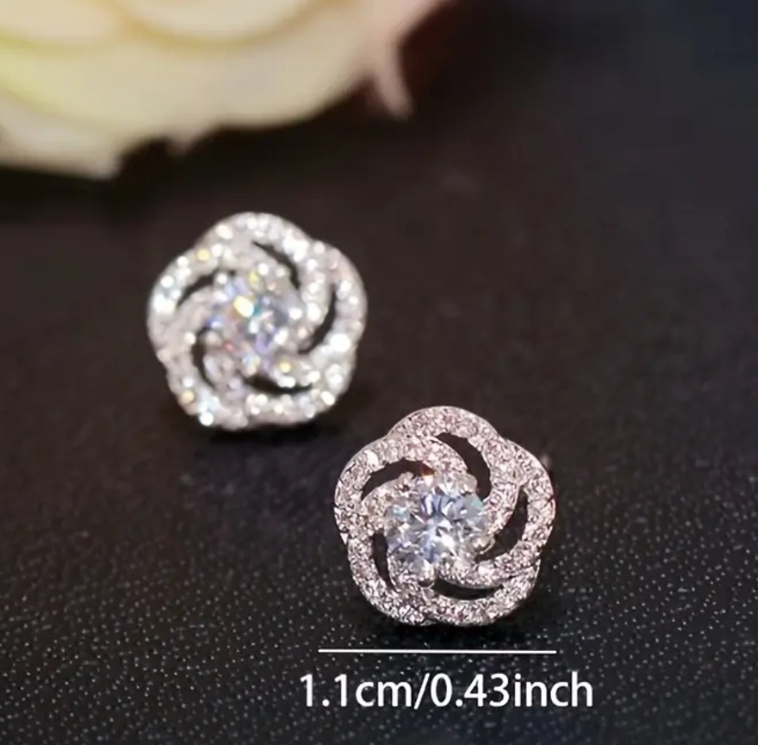 925 ayar küpe zirkon taşlı kulak aksesuarı